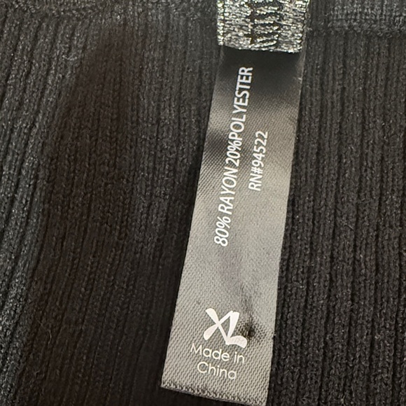 Chic Black Crop Top with Red and White Stripes - Picture 2 of 4